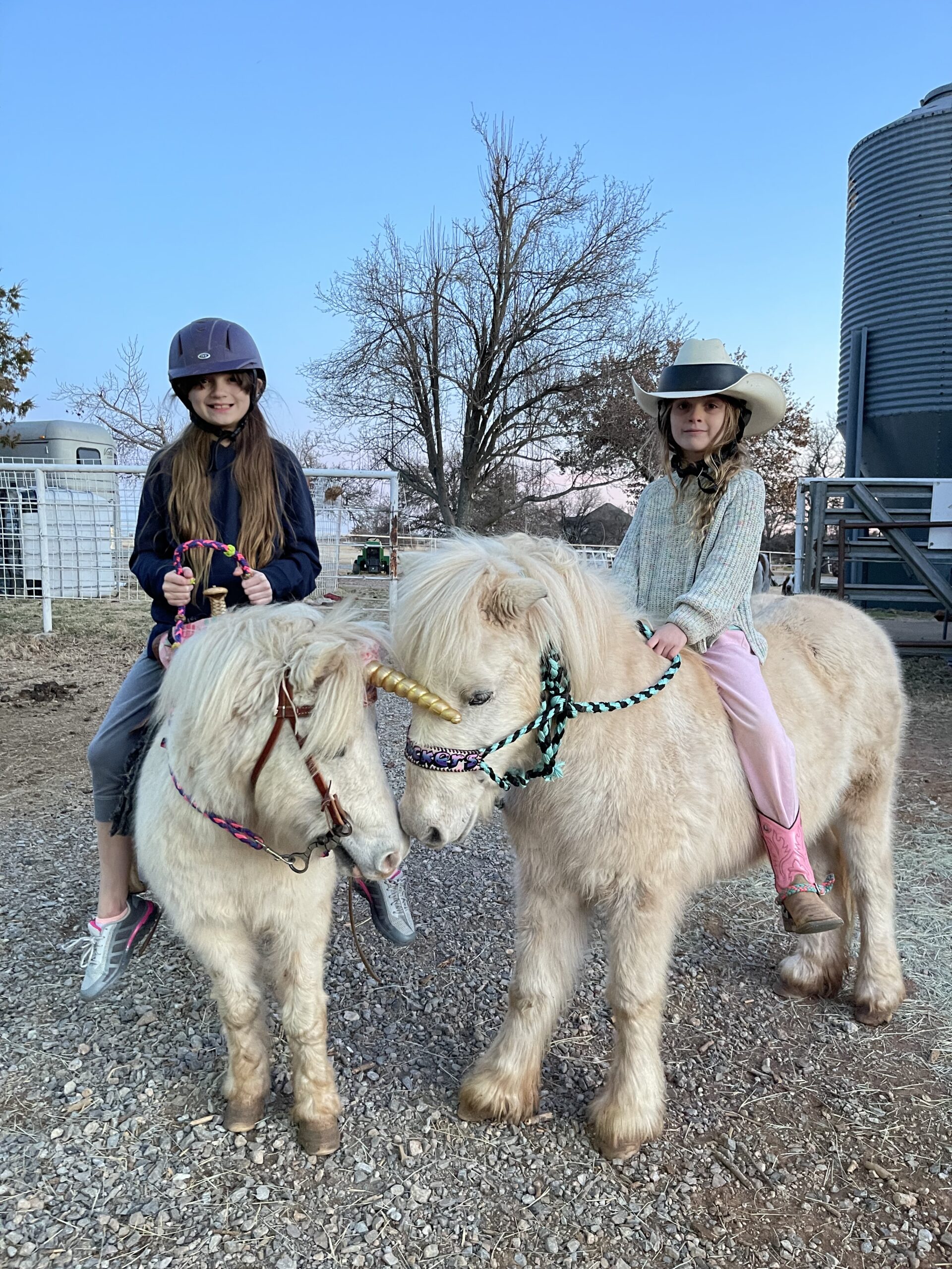 6E9C1214-9AB1-4089-91FF-68A433D50C96 - Alexia and Gabby